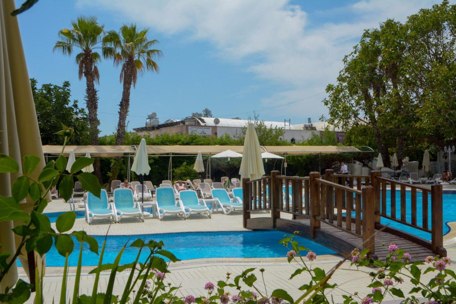 Miramor Hotel & Spa アンタルヤ エクステリア 写真 A swimming pool in Cyprus